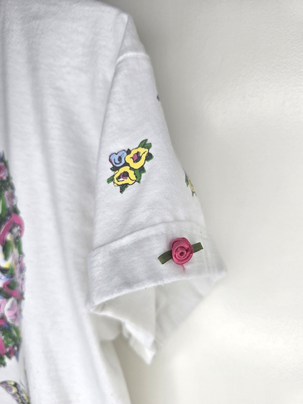 White Floral Heart Short Sleeve Tee - Picture 2 of 6